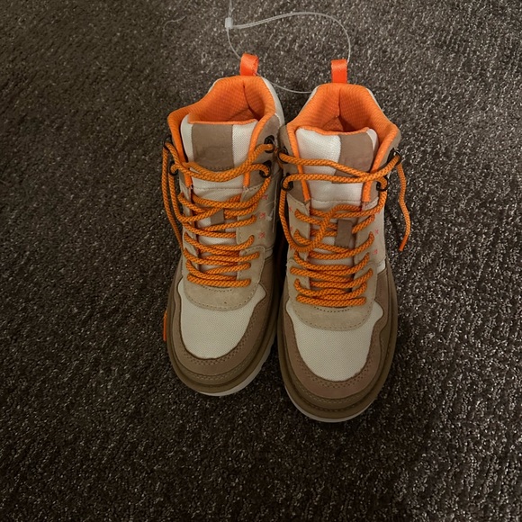 Ugh boots with laces - Picture 4 of 6